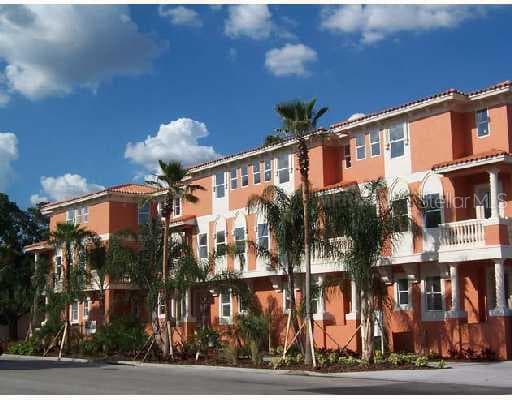 907 VILLA VENICIA WAY TAMPA, FL 33606