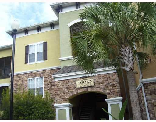 10023 COURTNEY PALMS DRIVE UNIT 201 Tampa, FL 33619