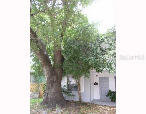 2405 W STROUD AVENUE UNIT B TAMPA, FL 33629