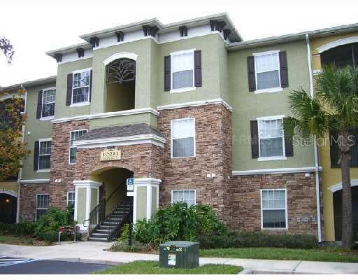 2405 COURTNEY PALMS DRIVE UNIT 201 Tampa, FL 33619