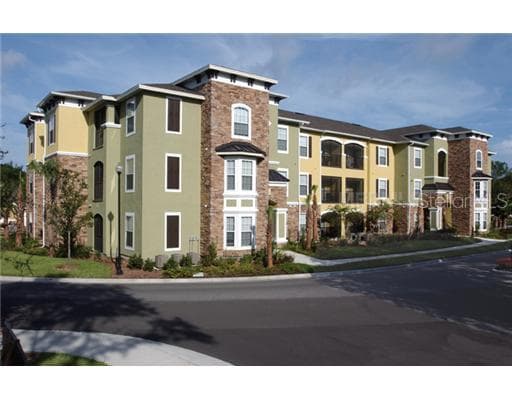 10103 COURTNEY OAKS CIRCLE UNIT 301 TAMPA, FL 33619