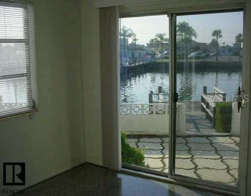 105 110th AVENUE E UNIT 4 Treasure Island, FL 33706