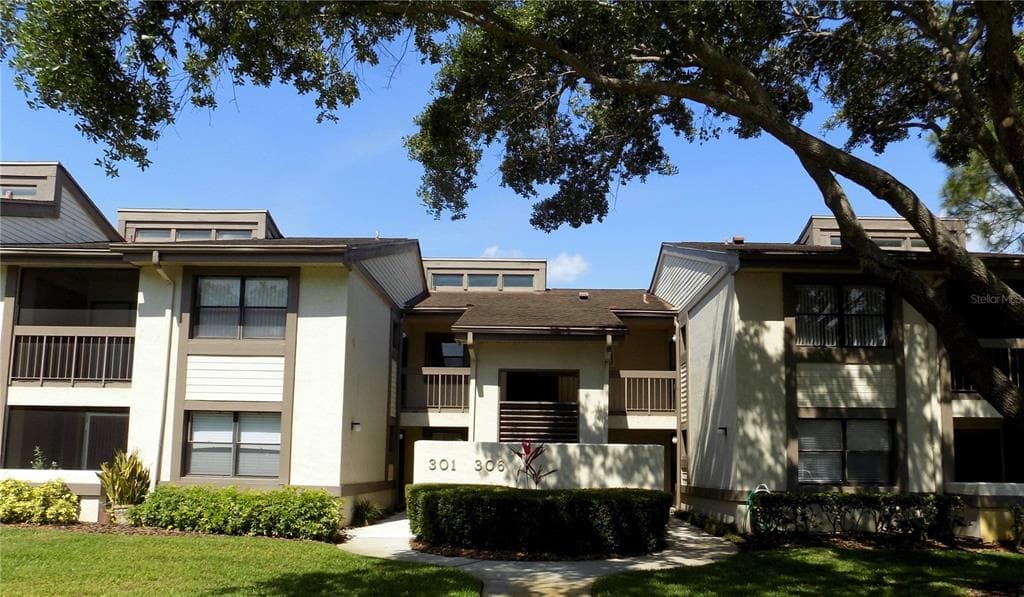304 WOODLAKE WYNDE OLDSMAR, FL 34677