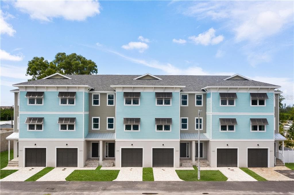 1241 SAVONA DRIVE NE ST PETERSBURG, FL 33702