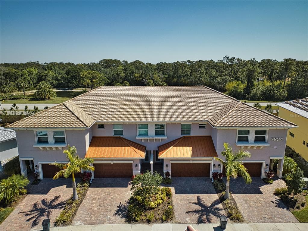 7814 HIDDEN CREEK LOOP UNIT 102 LAKEWOOD RANCH, FL 34202