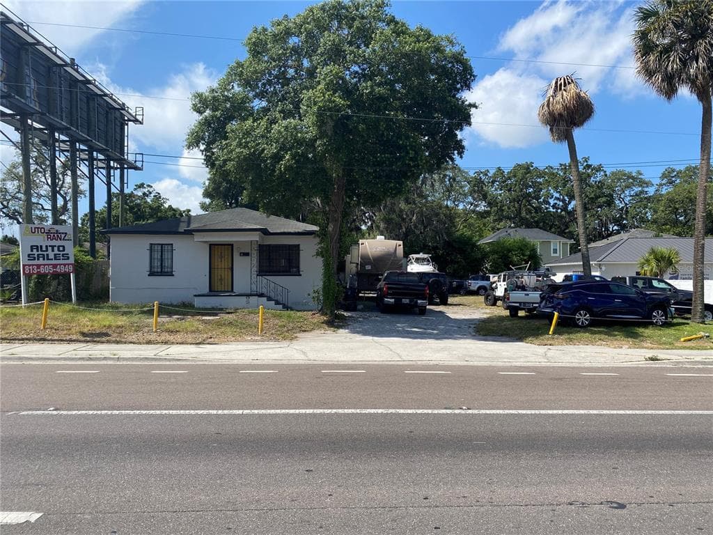 246 W HILLSBOROUGH AVENUE