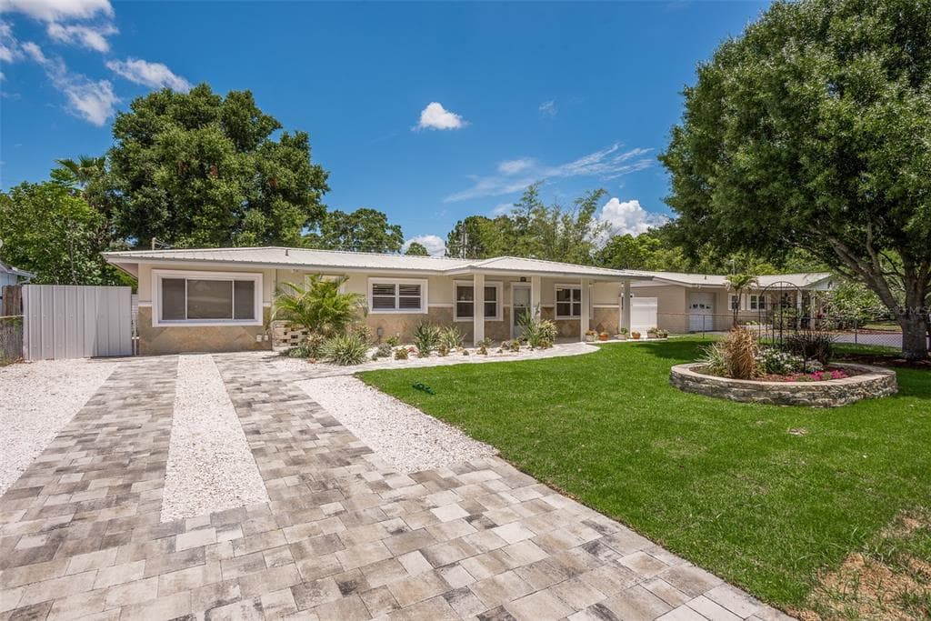 1497 79TH AVENUE N ST PETERSBURG, FL 33702