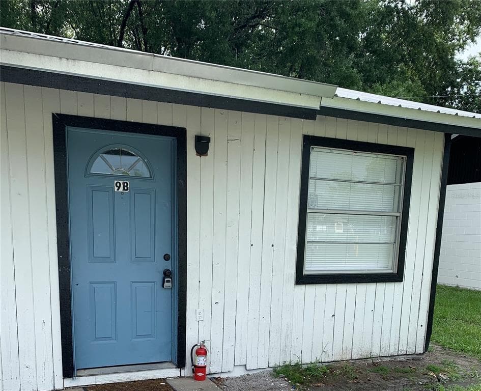 9 LEMON STREET UNIT B PLANT CITY, FL 33563
