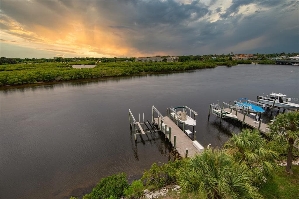 1152 FLYING FISH LANE TARPON SPRINGS, FL 34689