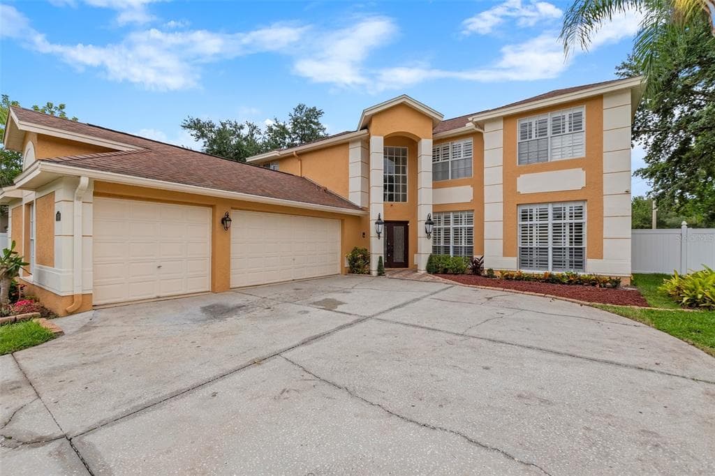 8706 EAGLE COVE COURT