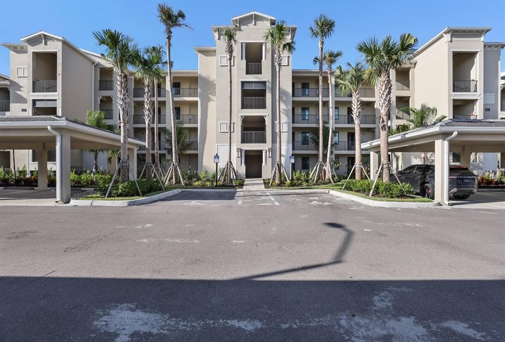 18008 GAWTHROP DRIVE UNIT 403 LAKEWOOD RANCH, FL 34211