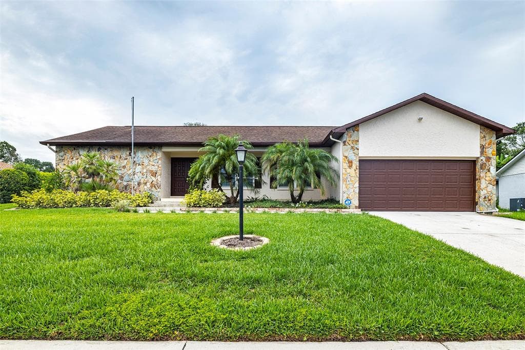 2305 LONG GREEN COURT VALRICO, FL 33596