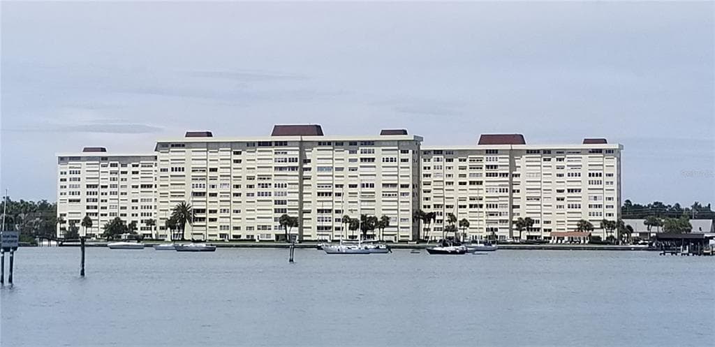 4525 COVE CIRCLE UNIT 109 ST PETERSBURG, FL 33708