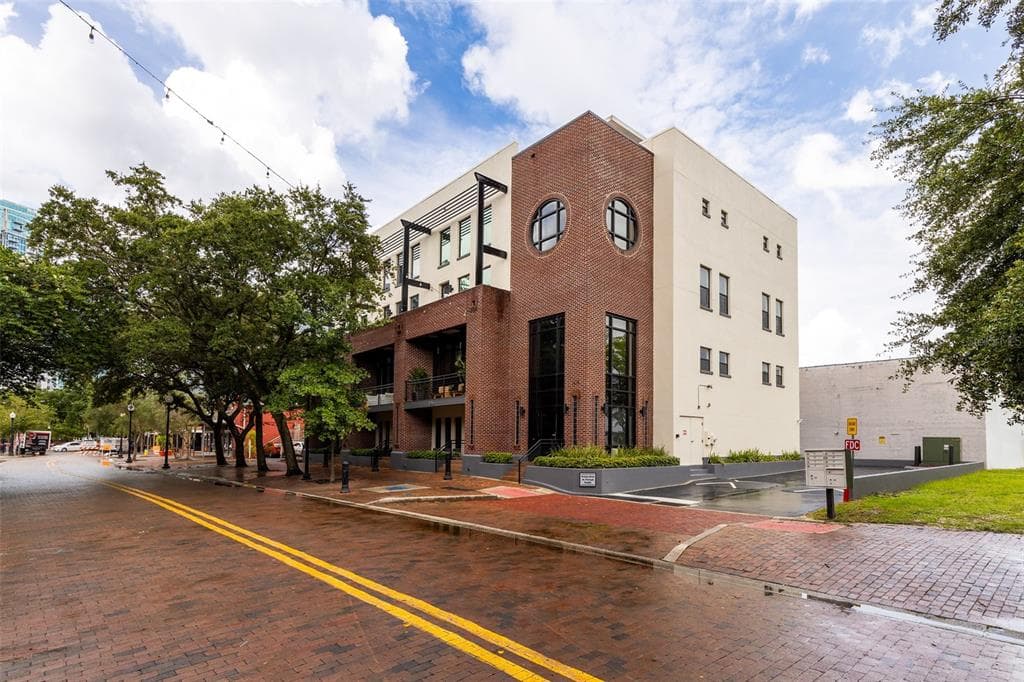 1216 N FRANKLIN STREET