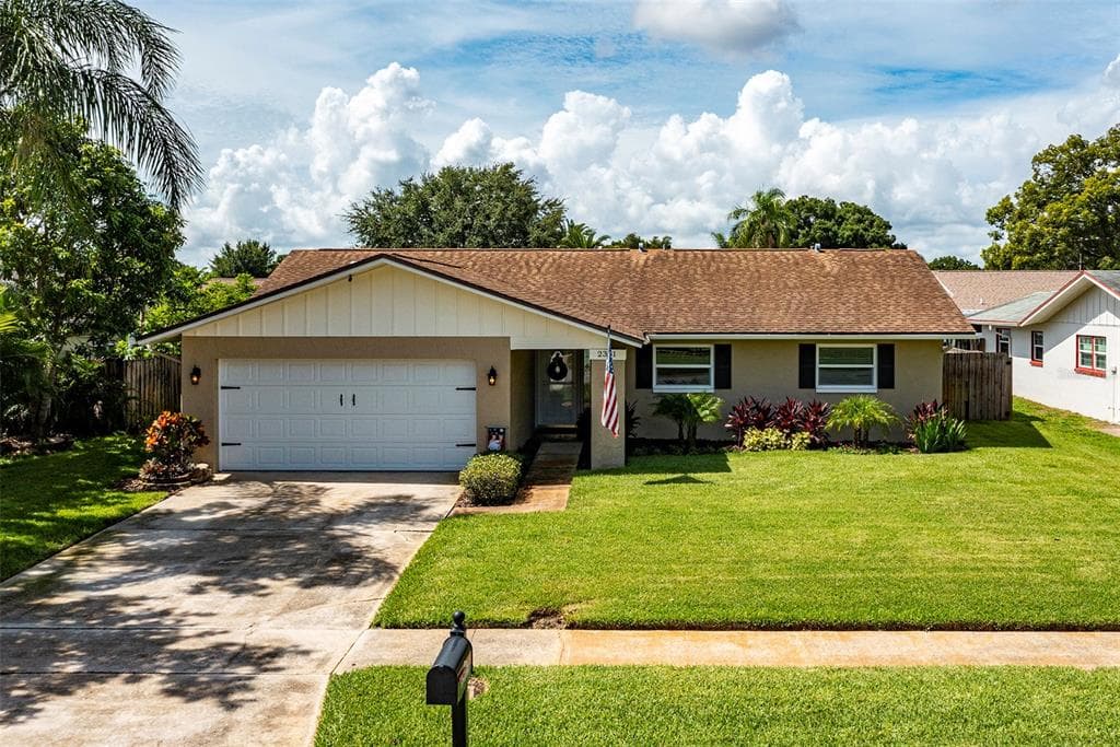 2371 WARWICK DRIVE