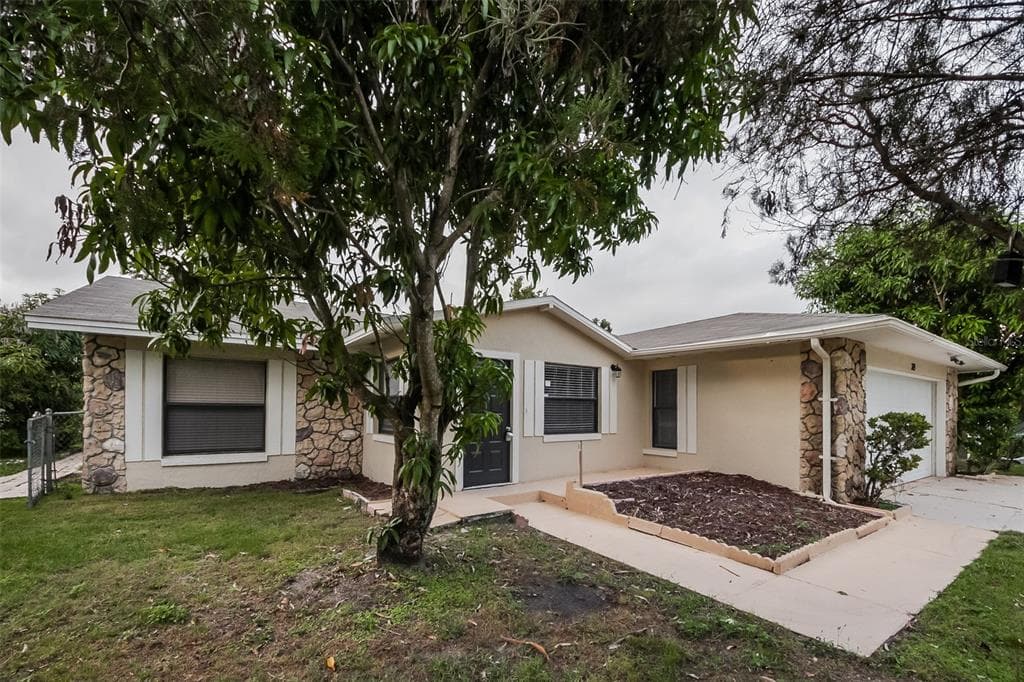 319 COLONADE COURT KISSIMMEE, FL 34758