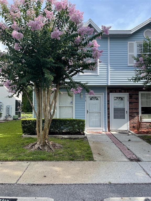 7618 COLONIAL COURT