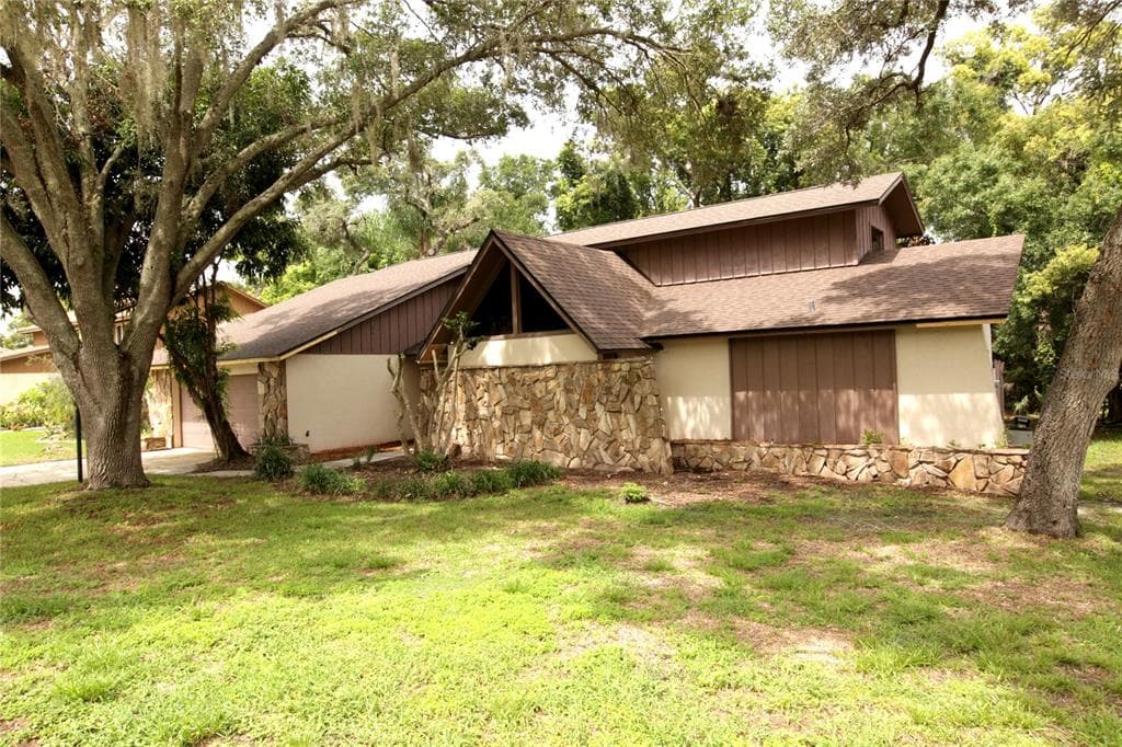 2434 INDIAN OAK COURT