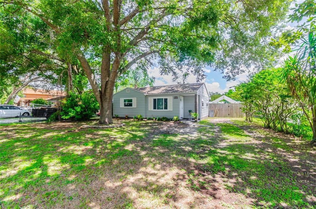 10207 NEWPORT CIRCLE TAMPA, FL 33612