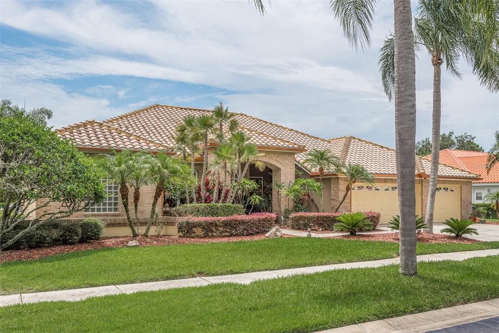 985 CARSTAIRS COURT