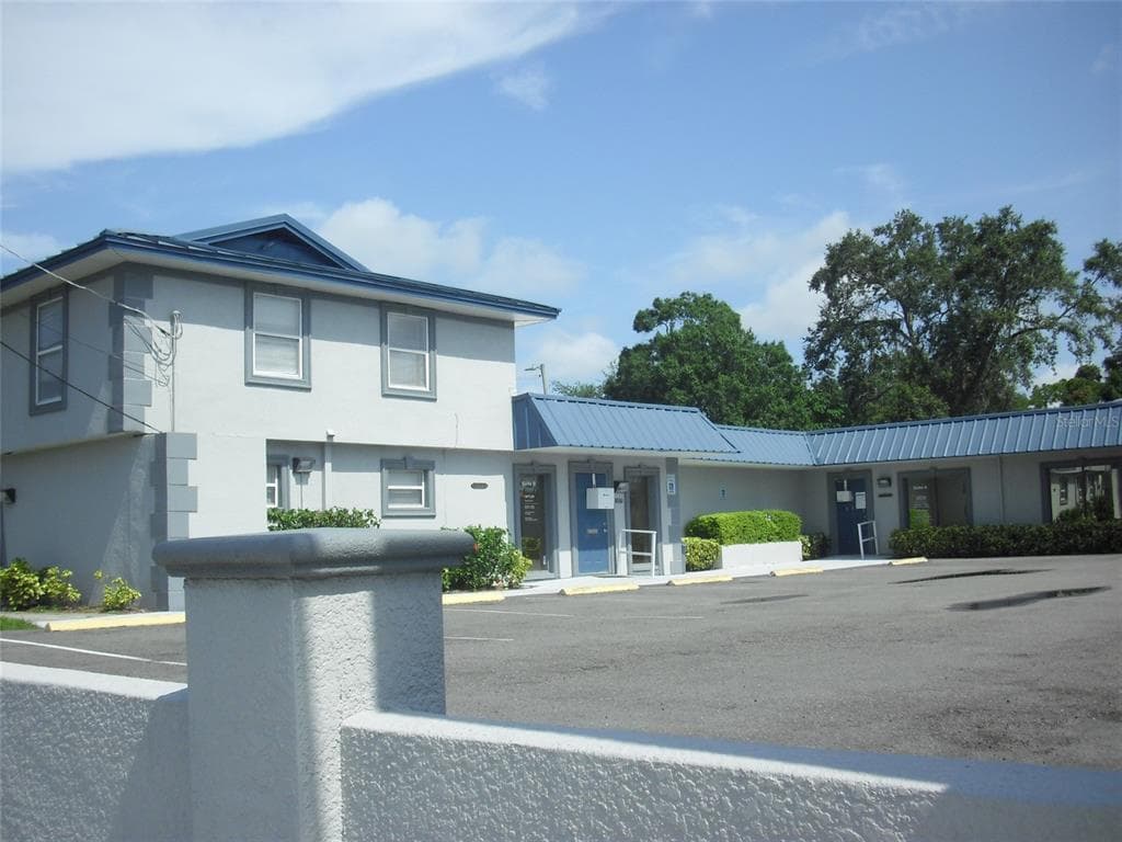 3201 W WATERS AVENUE UNIT A & B 3203 TAMPA, FL 33614