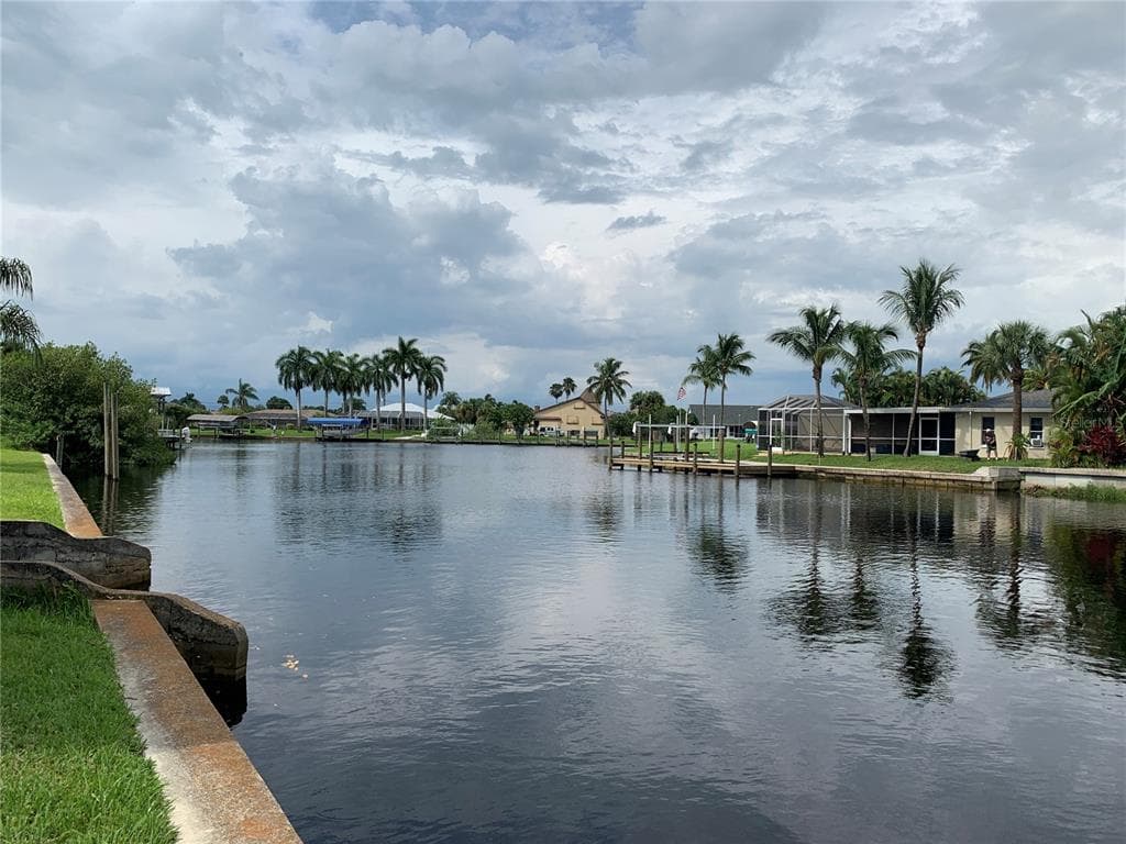 2114 BARBADOS AVENUE FORT MYERS, FL 33905