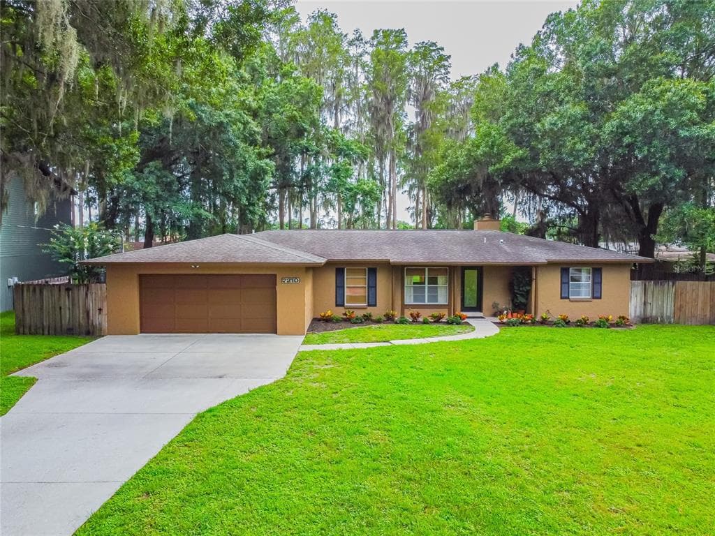 7210 CYPRESS LAKE DRIVE
