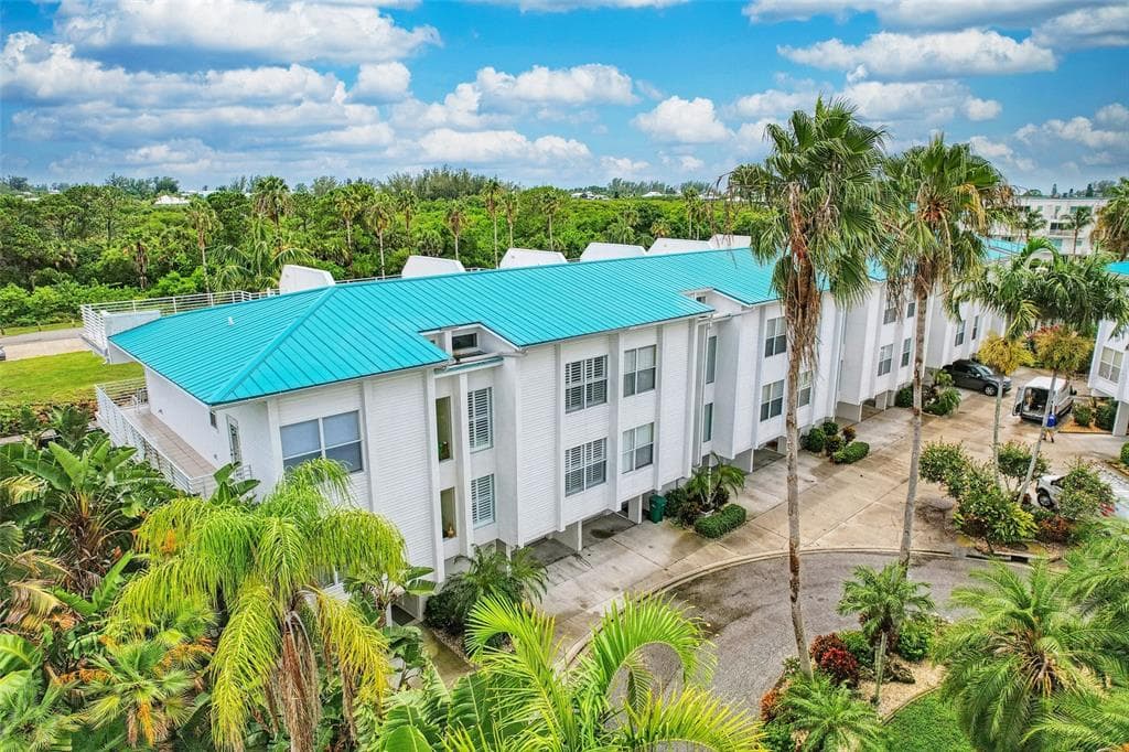 8218 HARBORSIDE CIRCLE