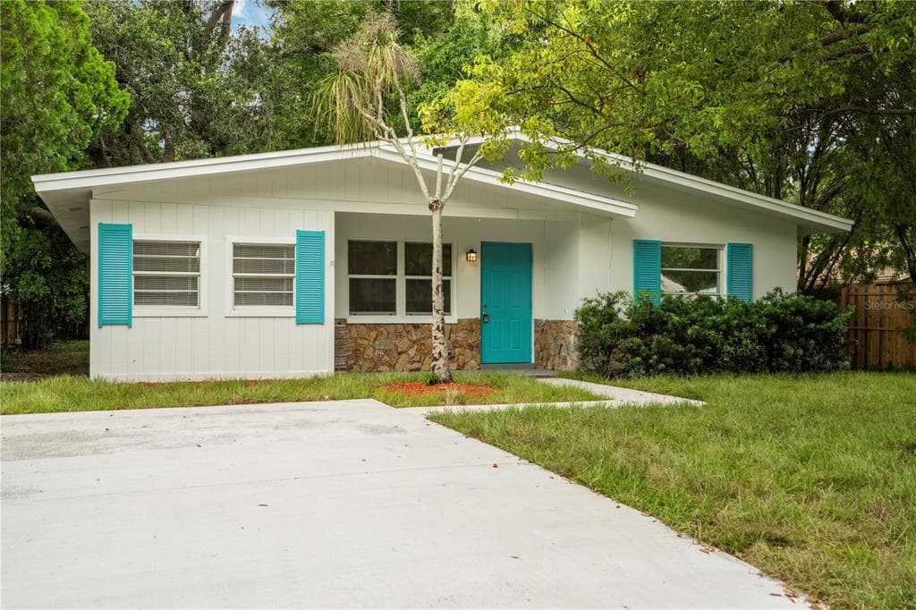 374 ROYAL PALM DRIVE LARGO, FL 33771