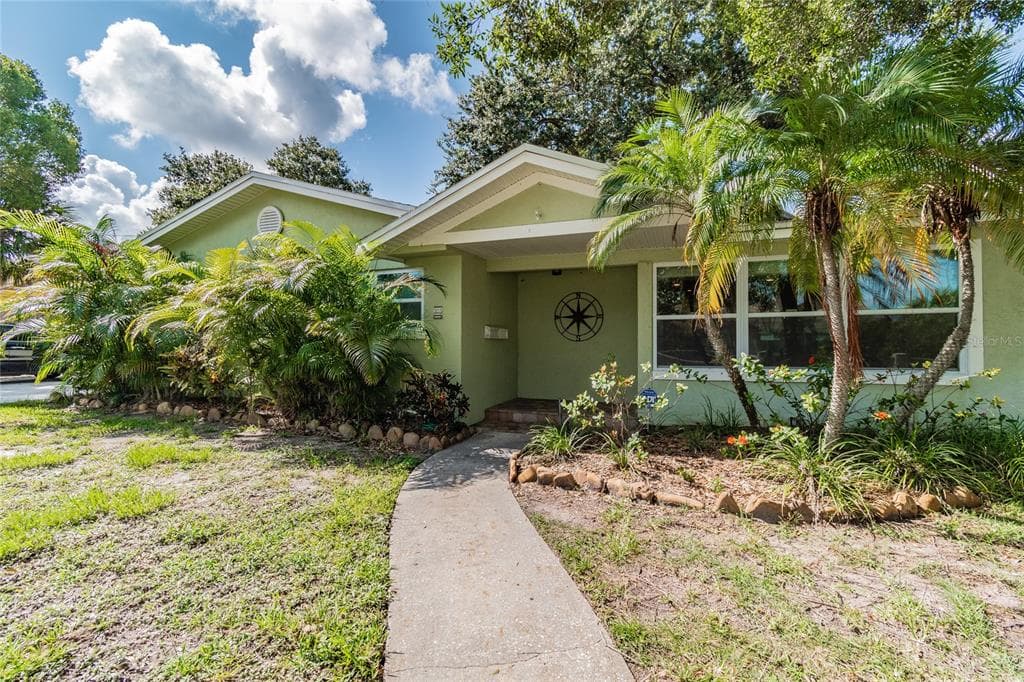 303 WILDWOOD WAY UNIT A BELLEAIR, FL 33756