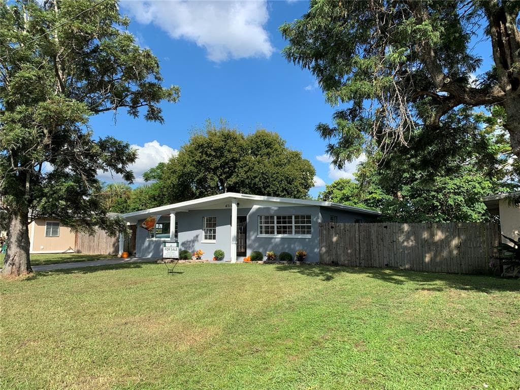 4711 CREST HILL DRIVE TAMPA, FL 33615