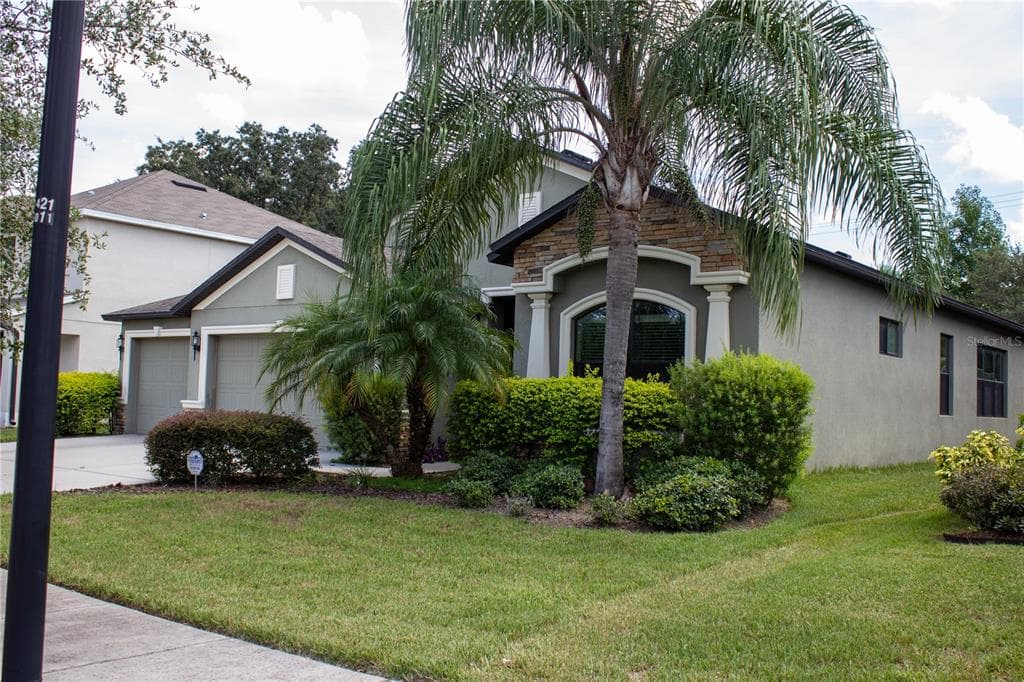 9748 TRONCAIS CIRCLE