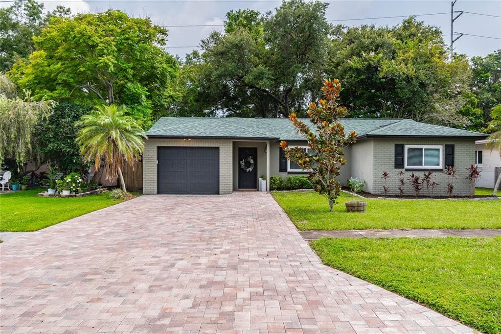 2241 S LAGOON CIRCLE CLEARWATER, FL 33765