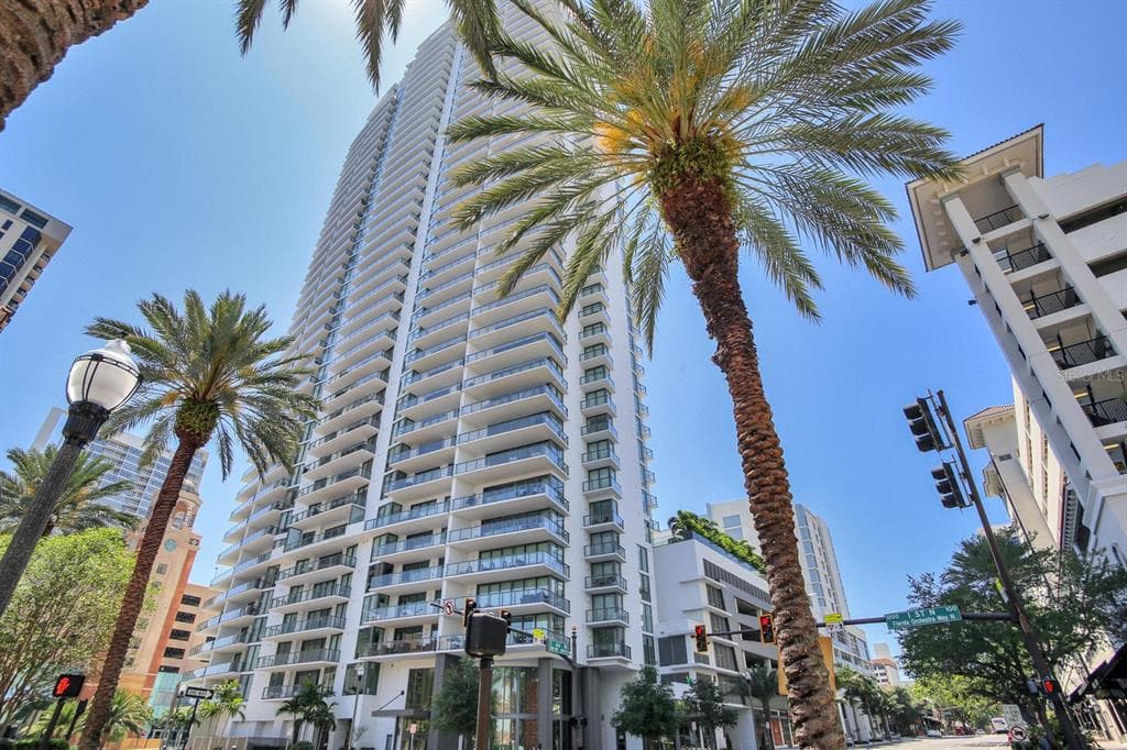 100 1ST AVENUE N UNIT 3705 ST PETERSBURG, FL 33701