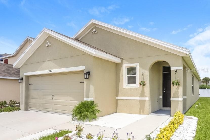 210 ISLAND WATER WAY APOLLO BEACH, FL 33572