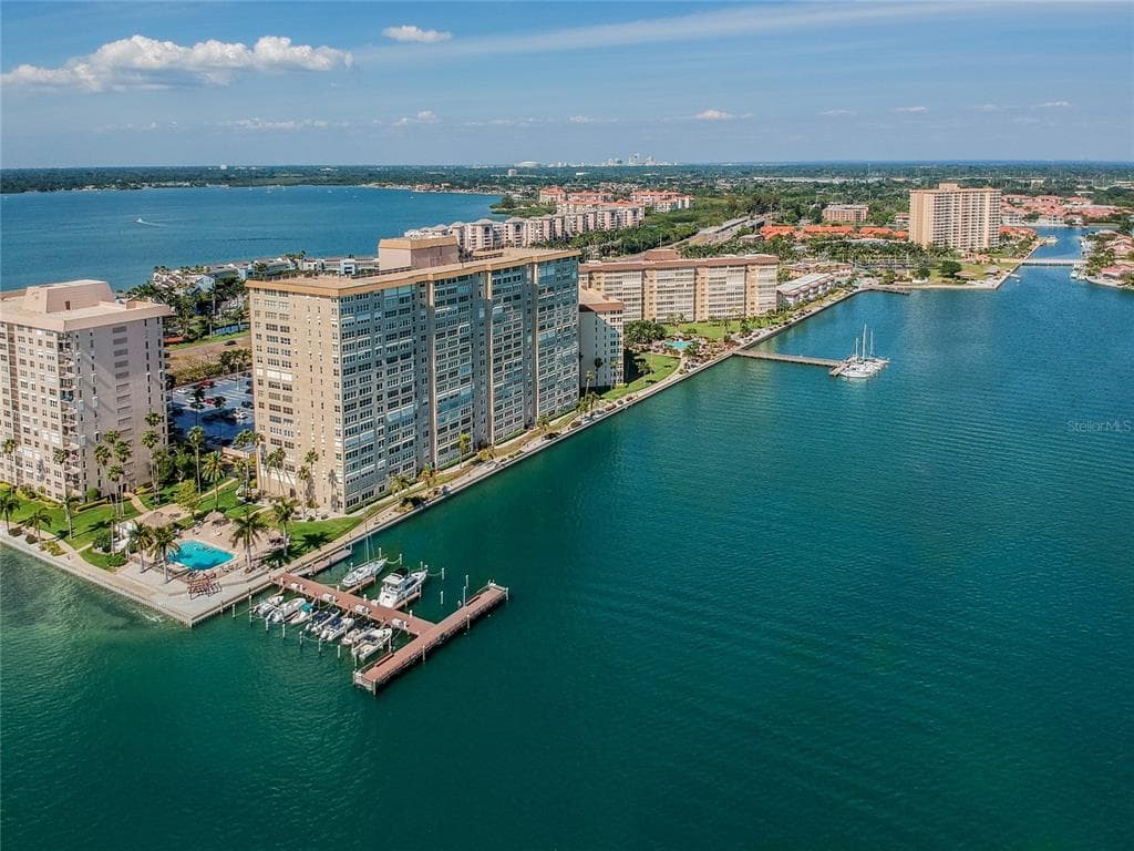 5200 BRITTANY DRIVE S UNIT 810 ST PETERSBURG, FL 33715