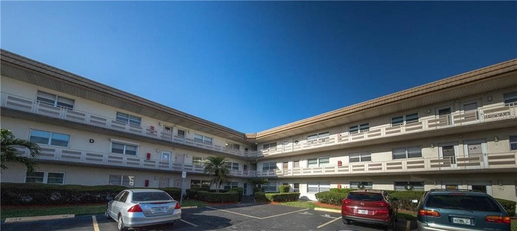 5750 80TH STREET N UNIT B304 ST PETERSBURG, FL 33709