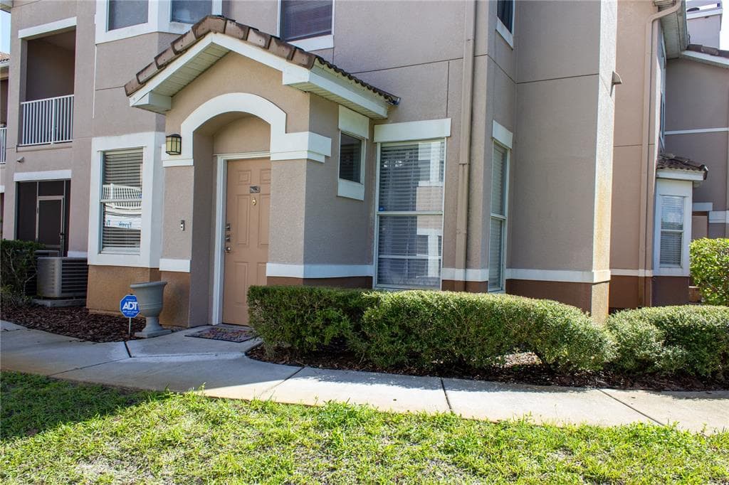 18078 VILLA CREEK DRIVE UNIT 18078 TAMPA, FL 33647