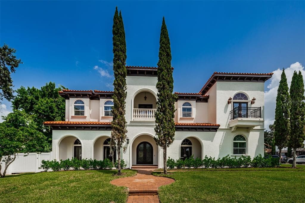 825 INDIAN ROCKS ROAD BELLEAIR, FL 33756