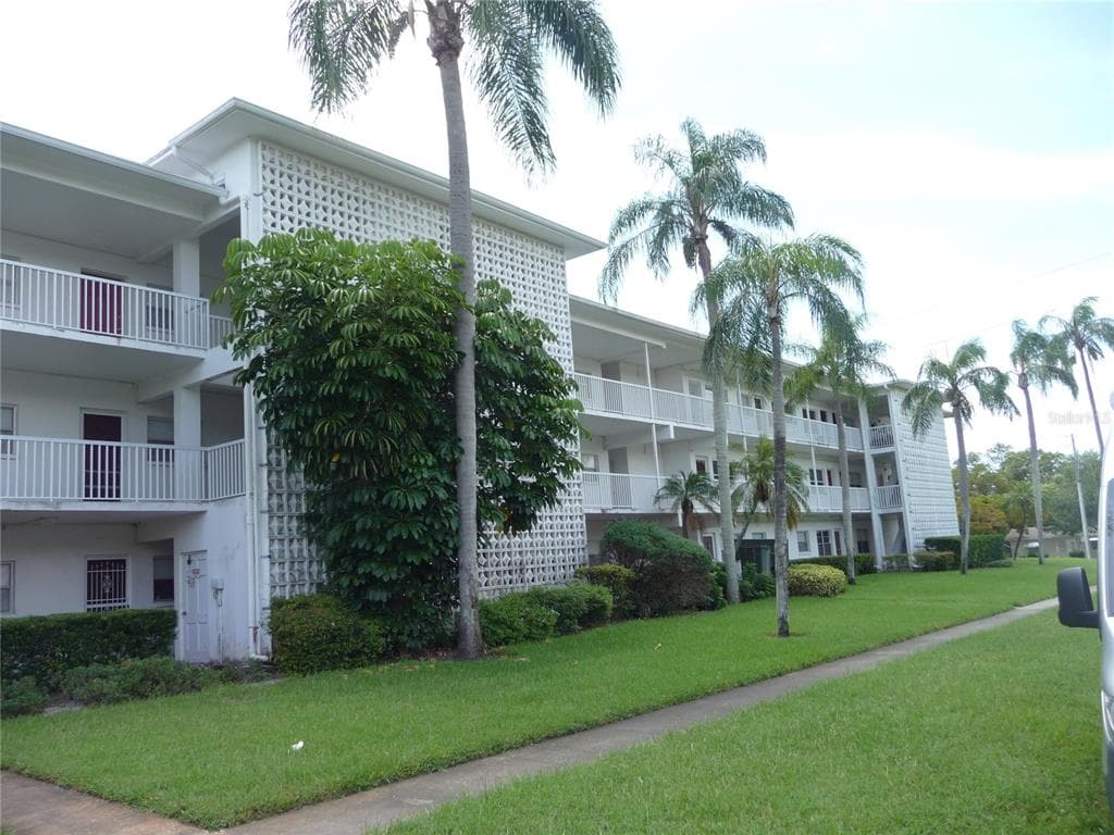 5150 10TH AVENUE N UNIT 309 ST PETERSBURG, FL 33710