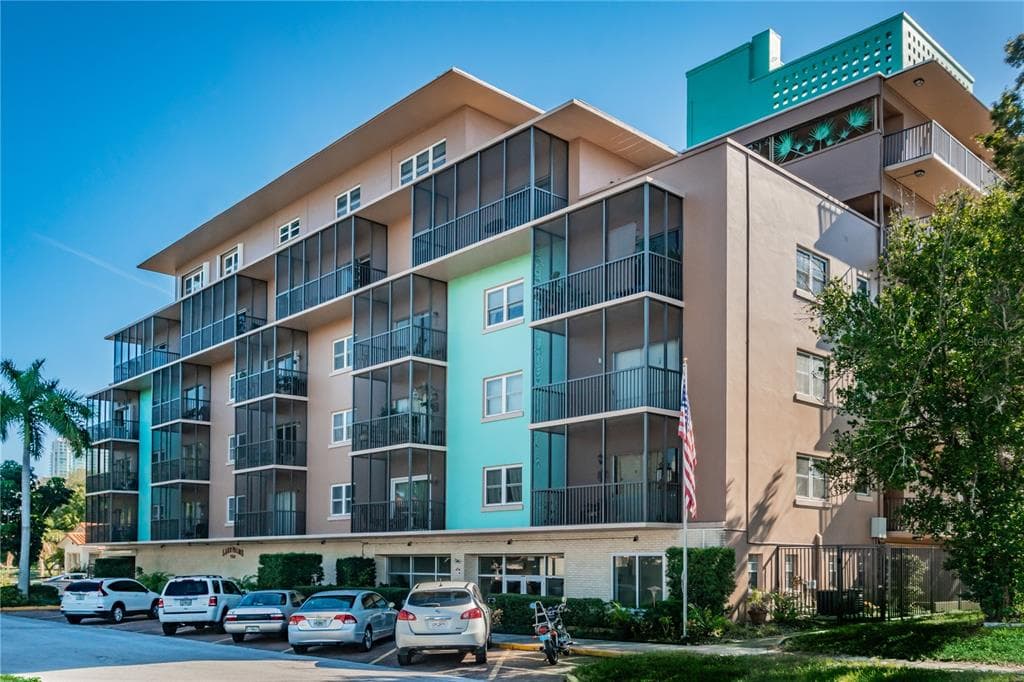 750 BURLINGTON AVENUE N UNIT 1A ST PETERSBURG, FL 33701