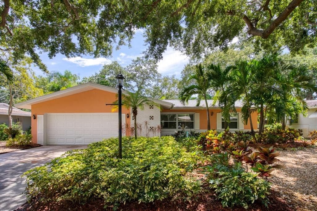 1649 WOODRIDGE DRIVE
