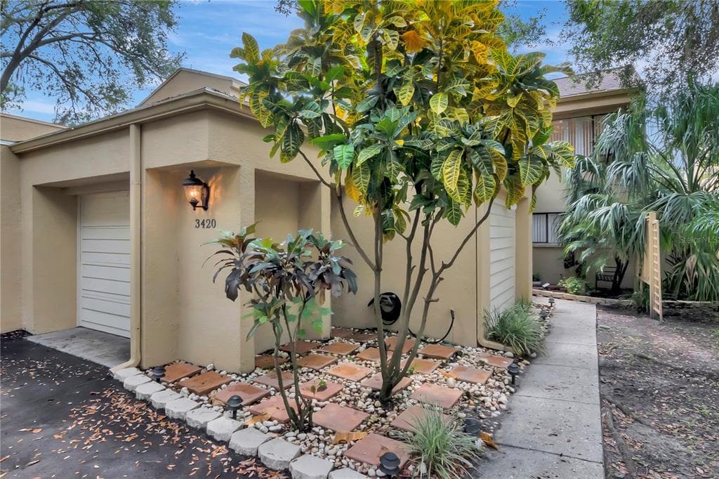 3420 ELLENWOOD LANE TAMPA, FL 33618