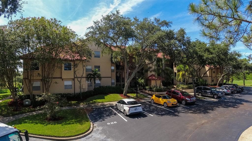2400 FEATHER SOUND DRIVE UNIT 725 CLEARWATER, FL 33762
