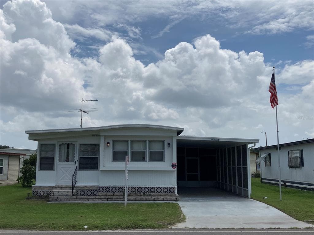 6965 FORT KING ROAD ZEPHYRHILLS, FL 33541