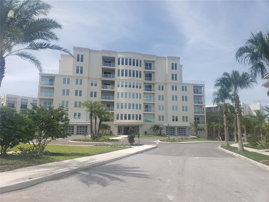 8 PALM TERRACE UNIT 201 BELLEAIR, FL 33756