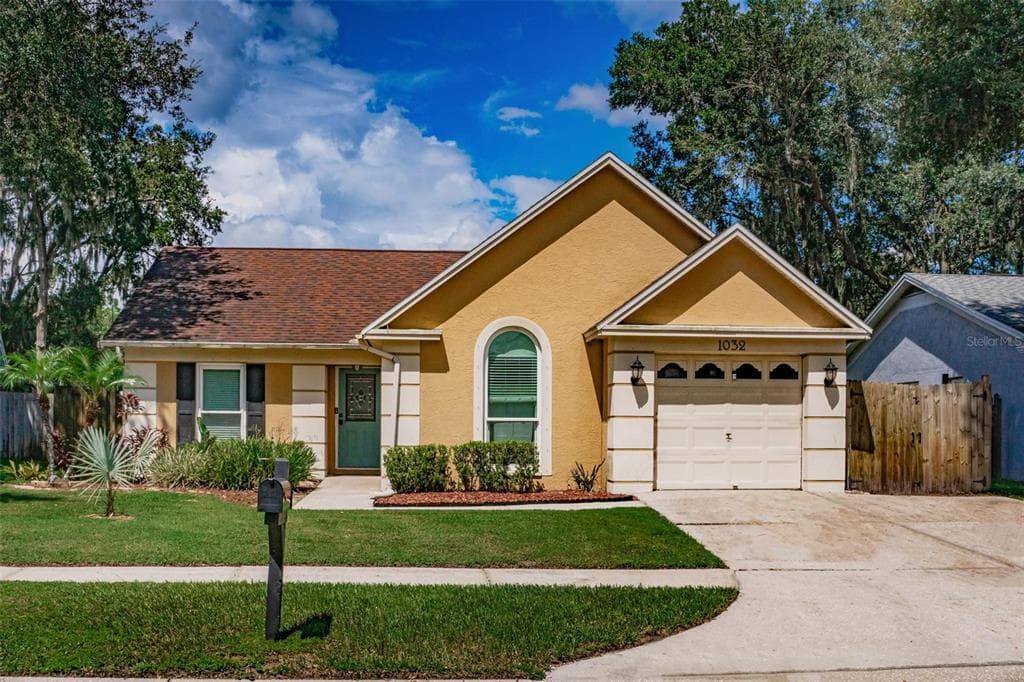 1032 HARDWOOD DRIVE