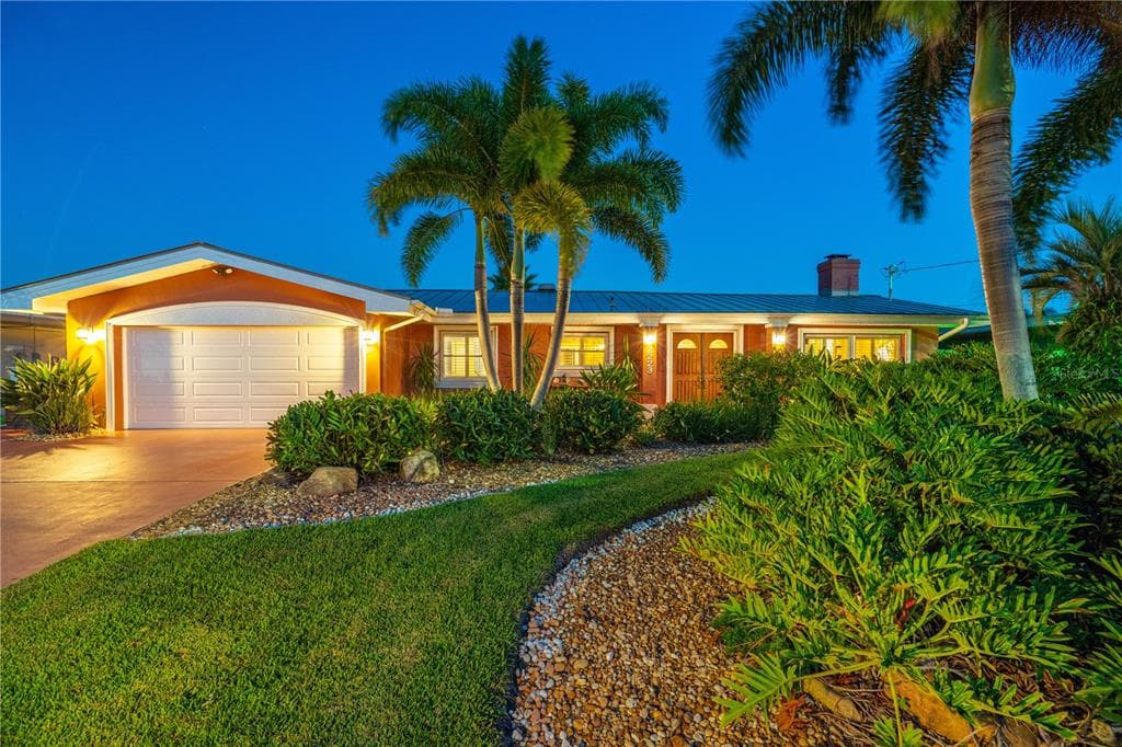 2223 HARBOR VIEW DRIVE
