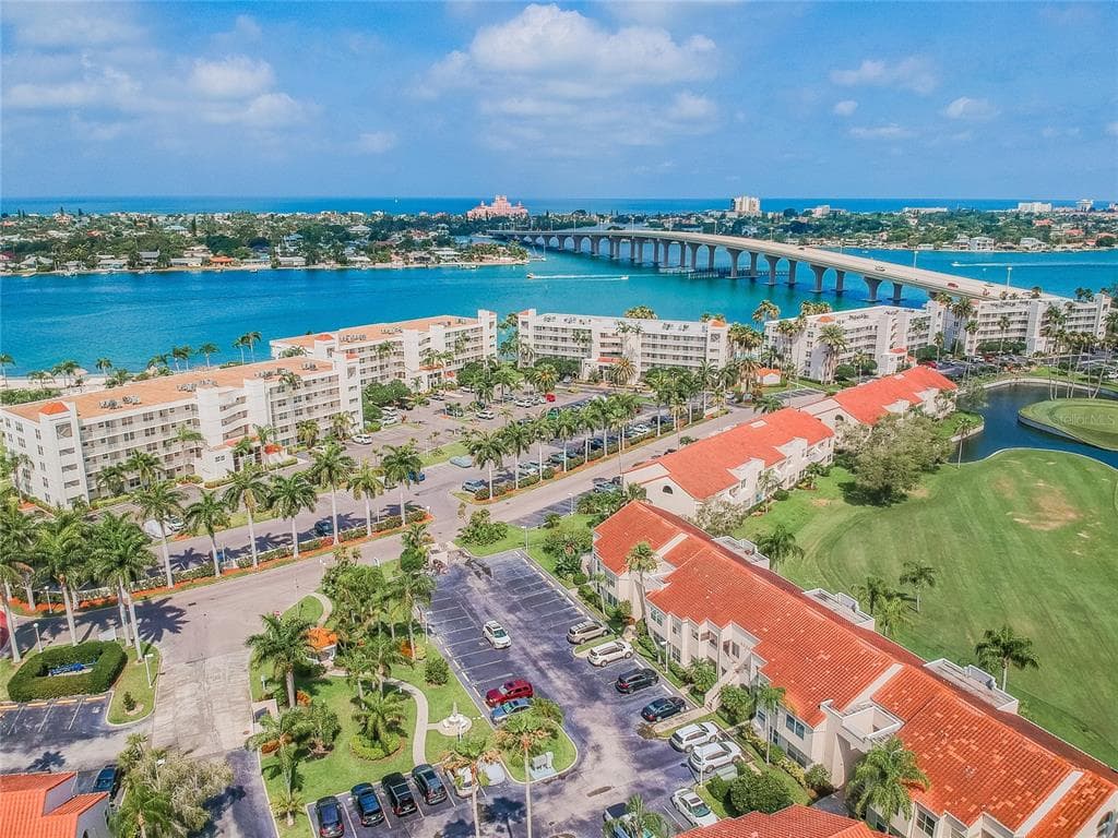 5900 BAHIA DEL MAR CIRCLE UNIT 139 ST PETERSBURG, FL 33715