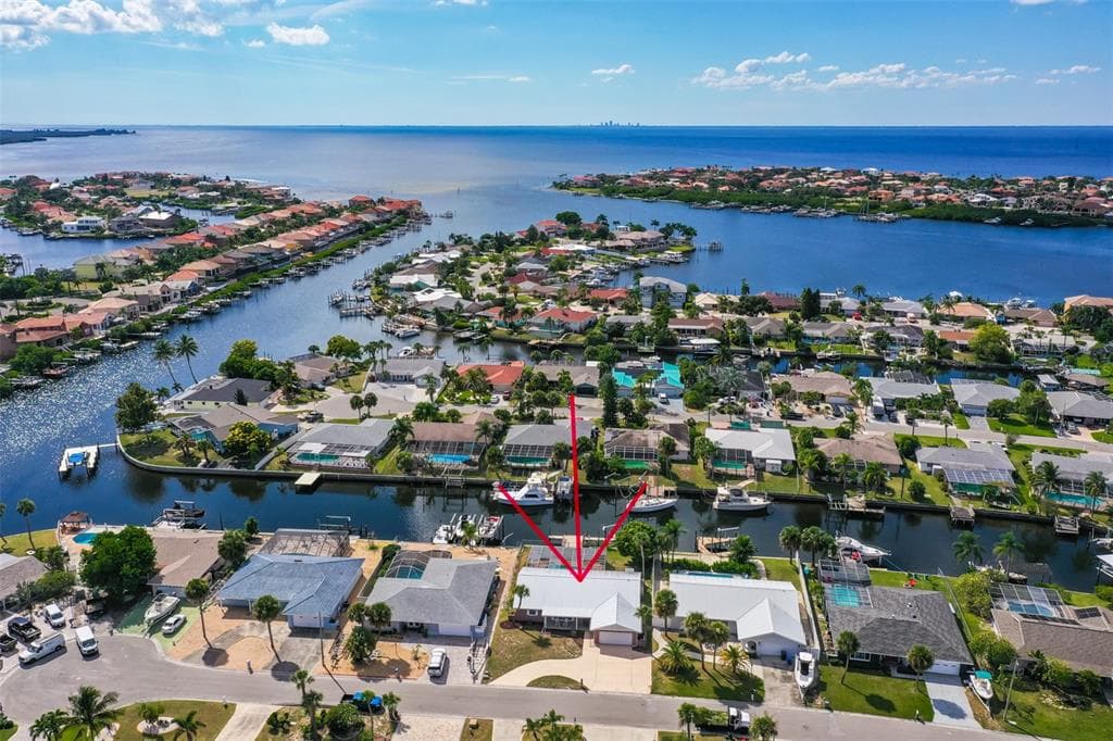 6310 WISTERIA LANE APOLLO BEACH, FL 33572